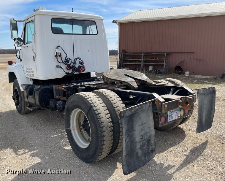 image for item IJ9741 1986 International 2155  semi truck