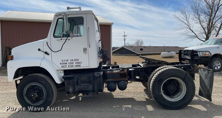 image for item IJ9741 1986 International 2155  semi truck