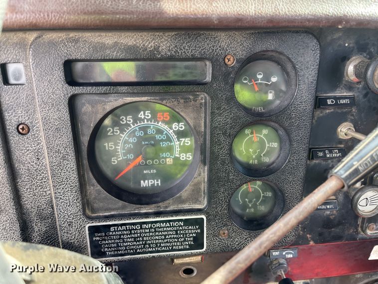 image for item IJ9741 1986 International 2155  semi truck