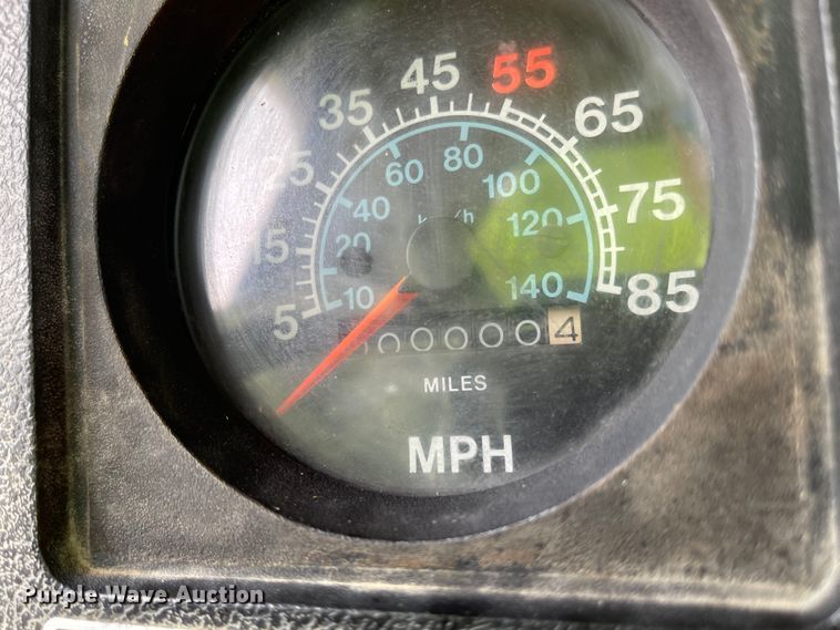 image for item IJ9741 1986 International 2155  semi truck