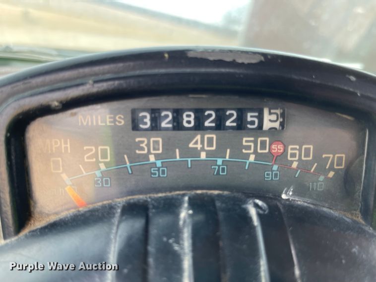 image for item IJ9741 1986 International 2155  semi truck