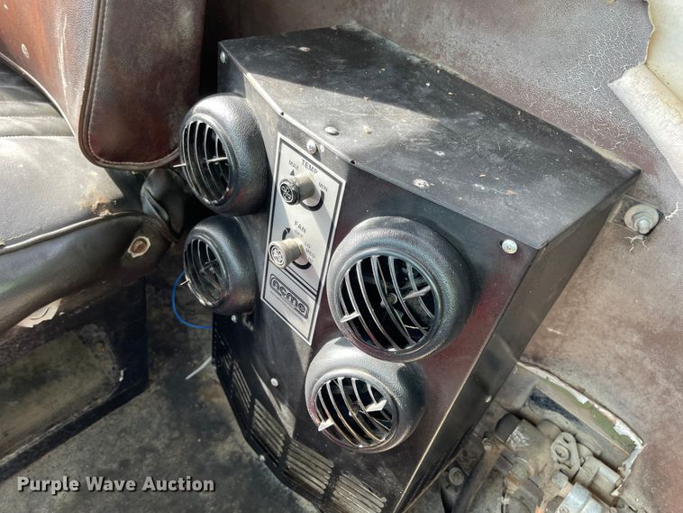 image for item IJ9741 1986 International 2155  semi truck