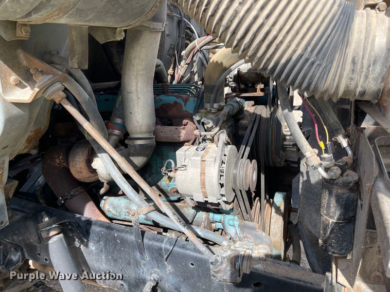 image for item IJ9741 1986 International 2155  semi truck