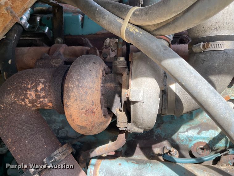 image for item IJ9741 1986 International 2155  semi truck