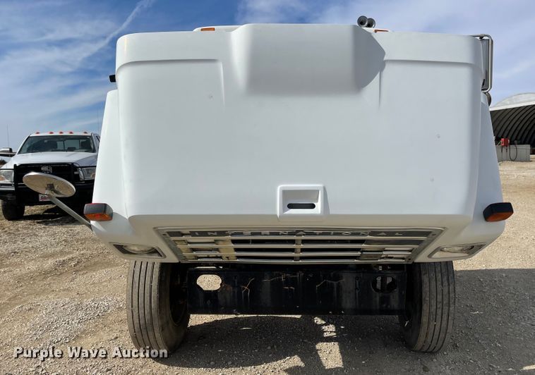 image for item IJ9741 1986 International 2155  semi truck