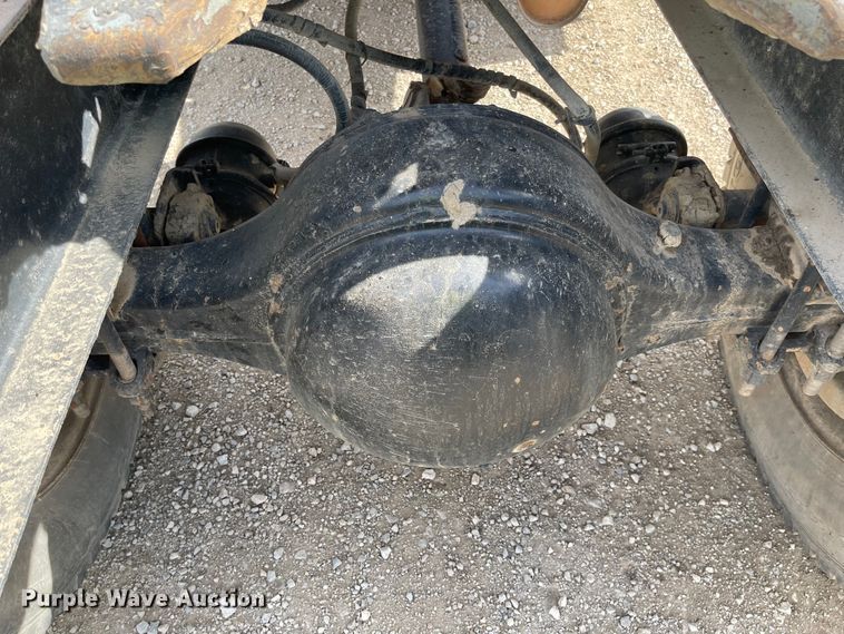 image for item IJ9741 1986 International 2155  semi truck