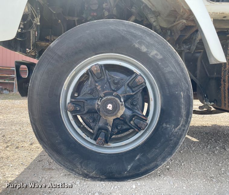 image for item IJ9741 1986 International 2155  semi truck