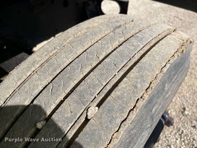 image for item IJ9741 1986 International 2155  semi truck