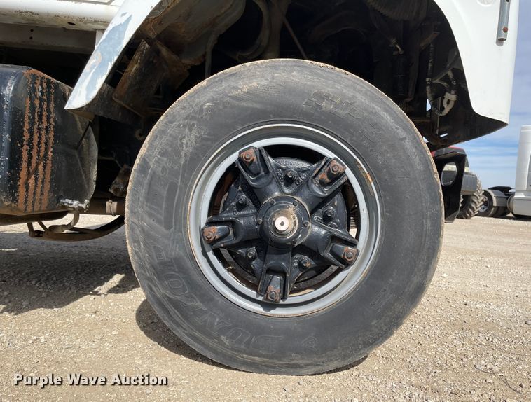 image for item IJ9741 1986 International 2155  semi truck