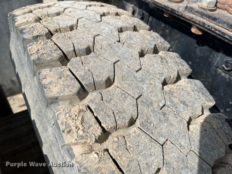 image for item IJ9741 1986 International 2155  semi truck