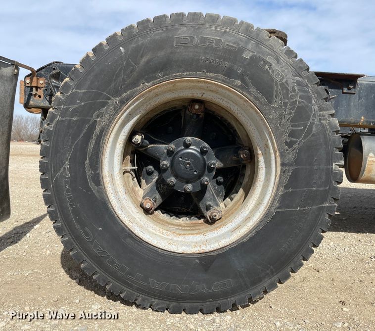 image for item IJ9741 1986 International 2155  semi truck