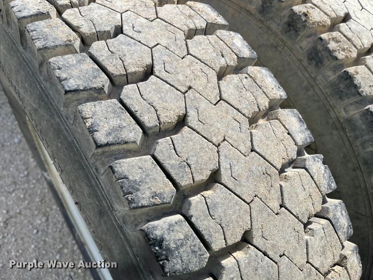 image for item IJ9741 1986 International 2155  semi truck