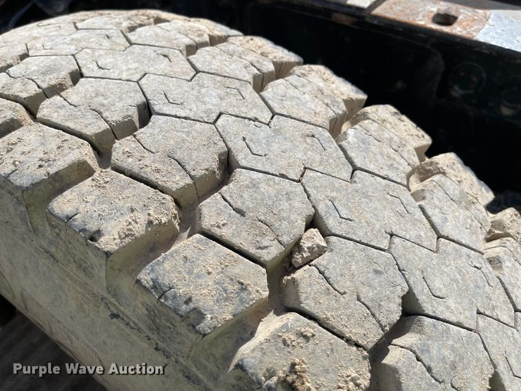 image for item IJ9741 1986 International 2155  semi truck