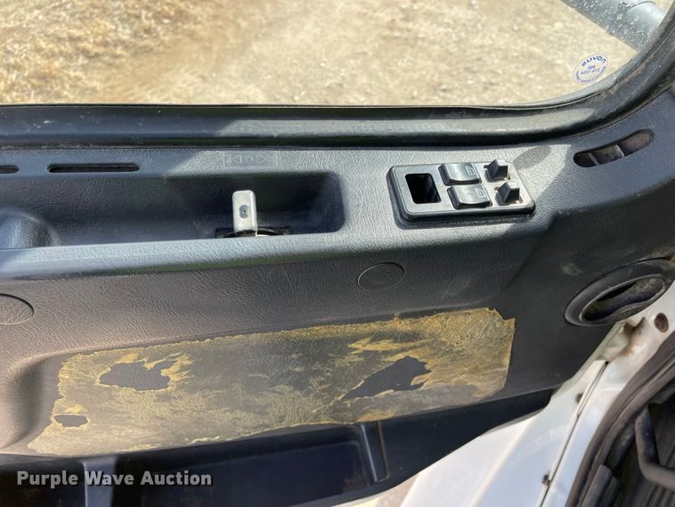 image for item IJ9742 1999 Volvo VN  semi truck