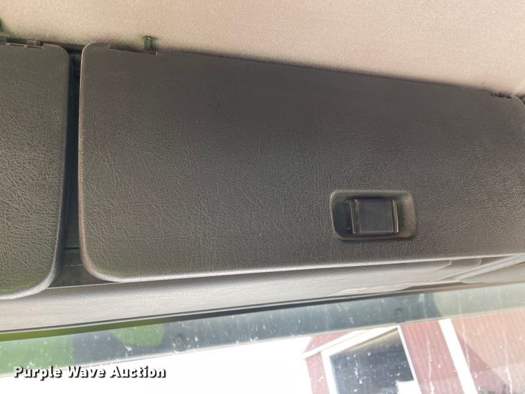 image for item IJ9742 1999 Volvo VN  semi truck