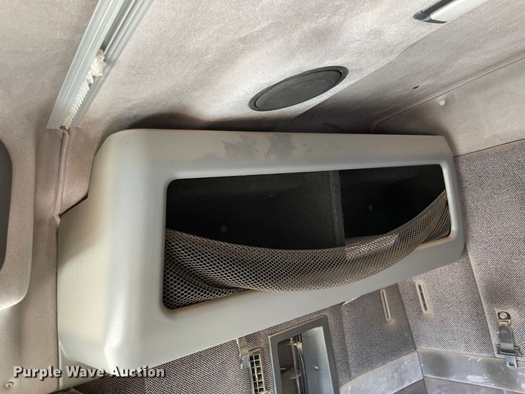 image for item IJ9742 1999 Volvo VN  semi truck