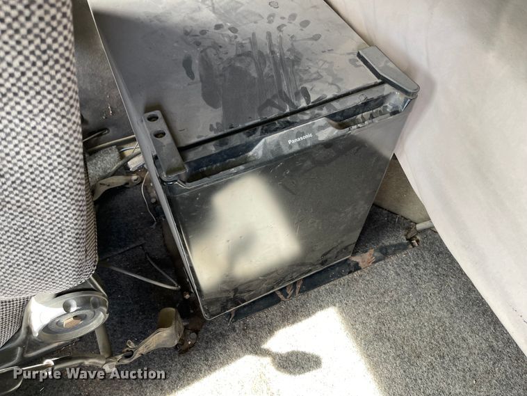 image for item IJ9742 1999 Volvo VN  semi truck