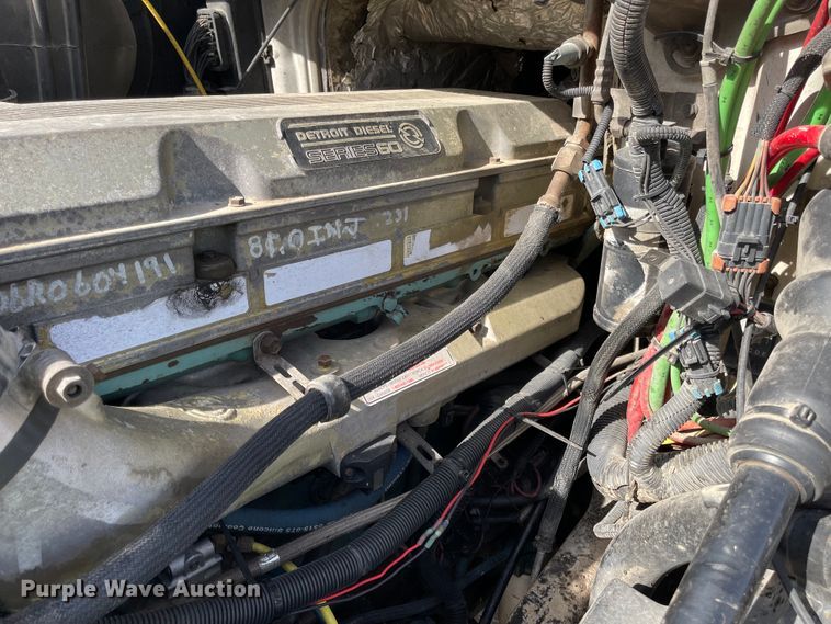 image for item IJ9742 1999 Volvo VN  semi truck