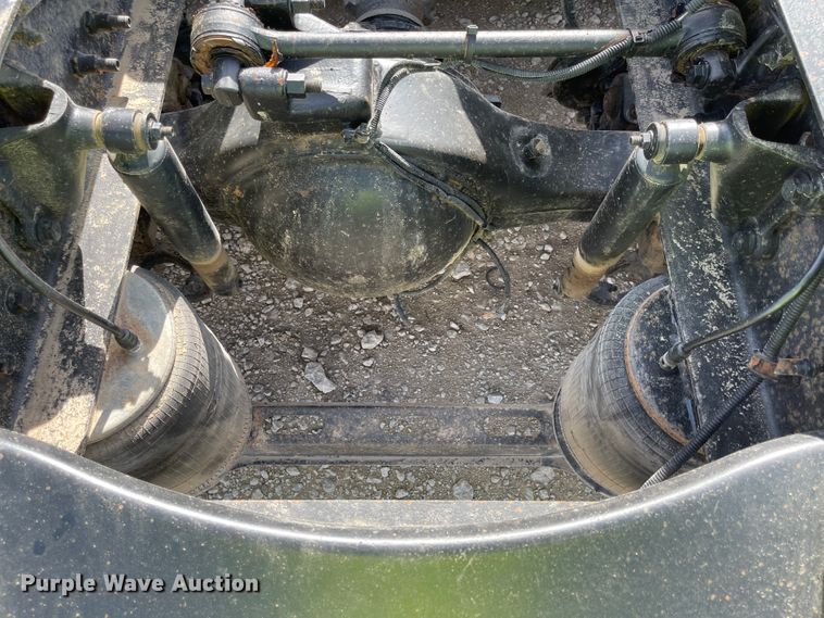 image for item IJ9742 1999 Volvo VN  semi truck