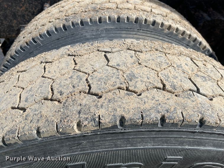 image for item IJ9742 1999 Volvo VN  semi truck