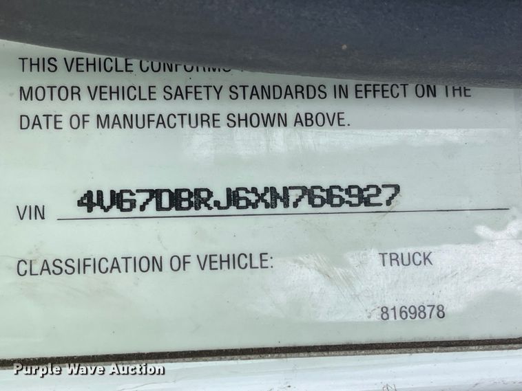 image for item IJ9742 1999 Volvo VN  semi truck