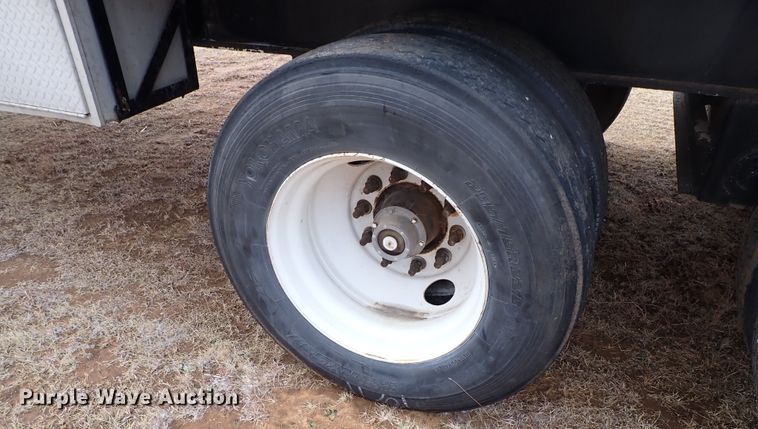 image for item IS9477 1997 Aztec  flatbed trailer