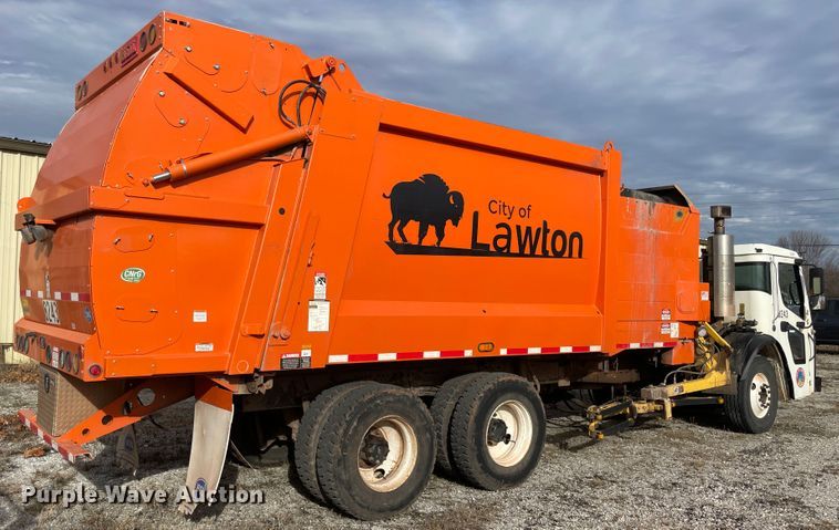 image for item IX9718 2018 Mack LR633  refuse truck
