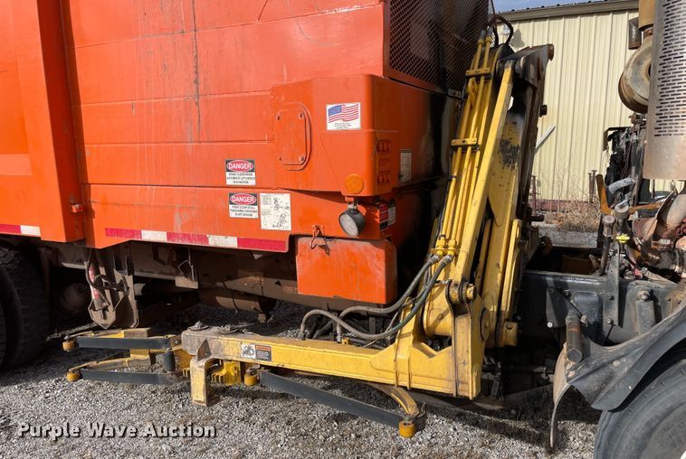 image for item IX9718 2018 Mack LR633  refuse truck