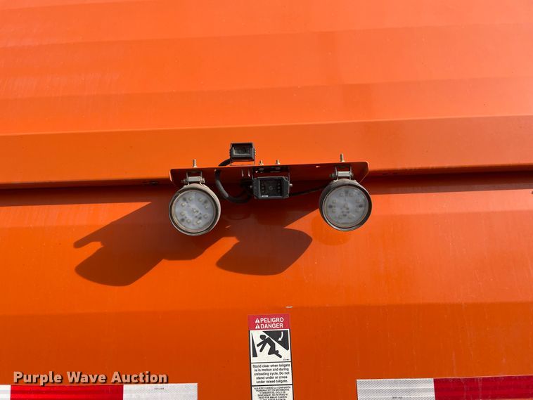 image for item IX9718 2018 Mack LR633  refuse truck