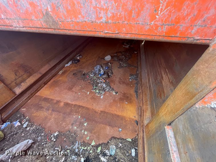 image for item IX9718 2018 Mack LR633  refuse truck