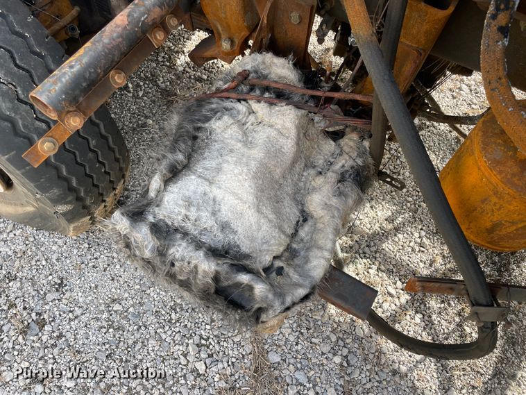 image for item IX9718 2018 Mack LR633  refuse truck