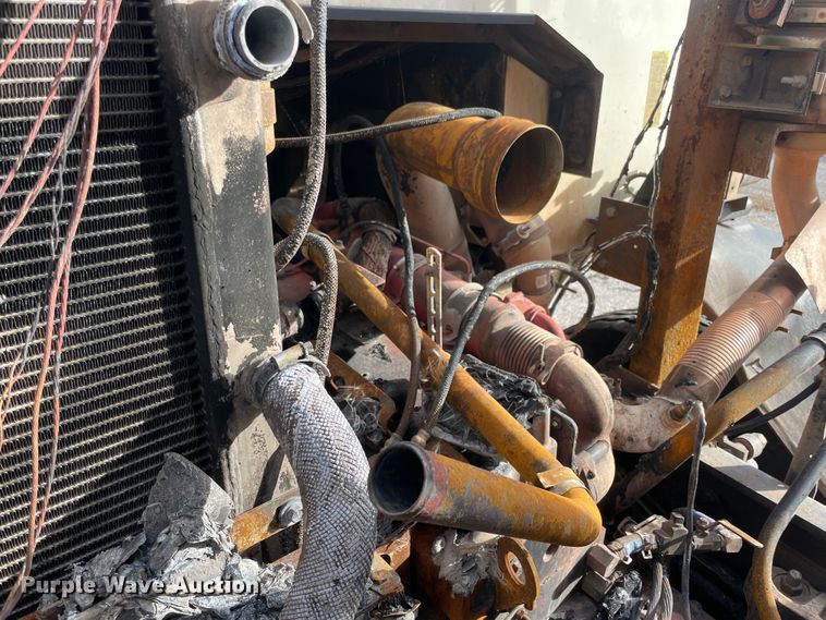 image for item IX9718 2018 Mack LR633  refuse truck