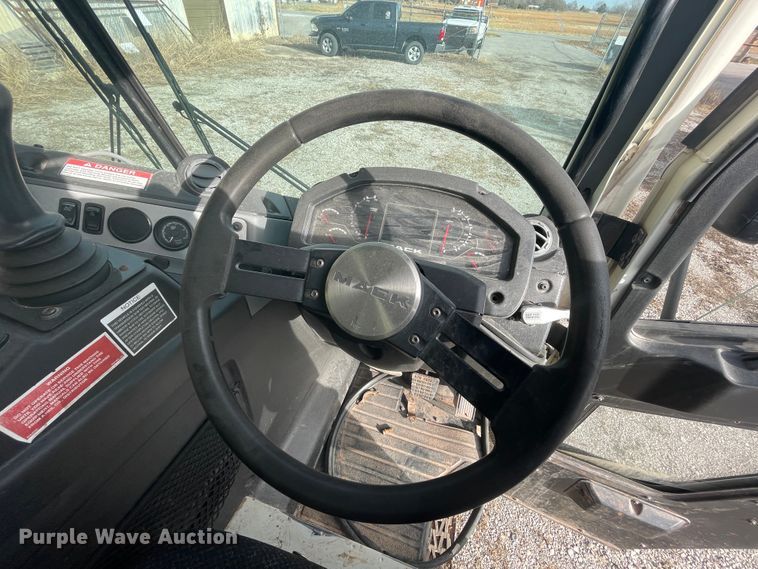 image for item IX9718 2018 Mack LR633  refuse truck