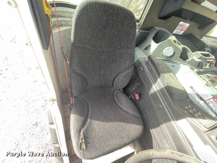 image for item IX9718 2018 Mack LR633  refuse truck