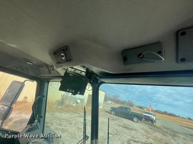 image for item IX9718 2018 Mack LR633  refuse truck