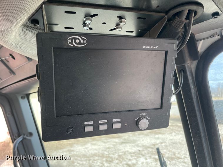 image for item IX9718 2018 Mack LR633  refuse truck