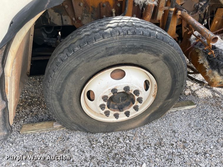 image for item IX9718 2018 Mack LR633  refuse truck