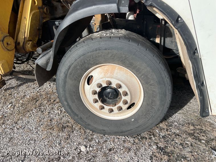 image for item IX9718 2018 Mack LR633  refuse truck