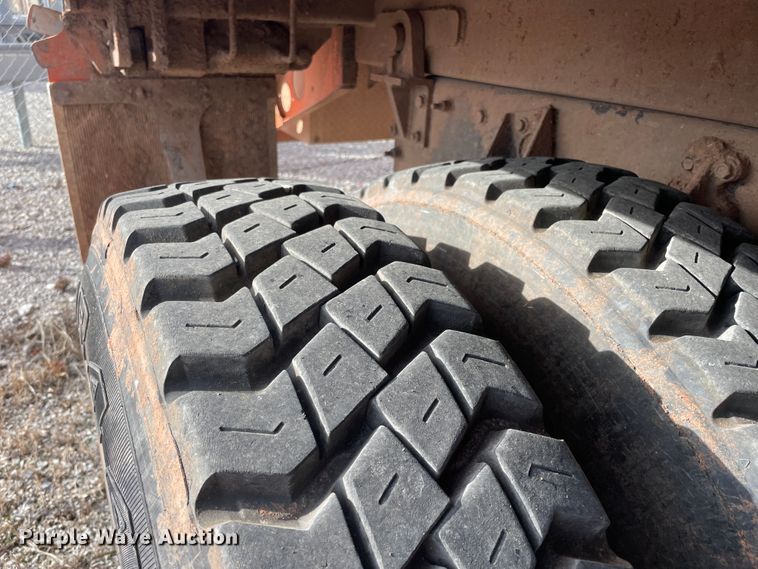 image for item IX9718 2018 Mack LR633  refuse truck