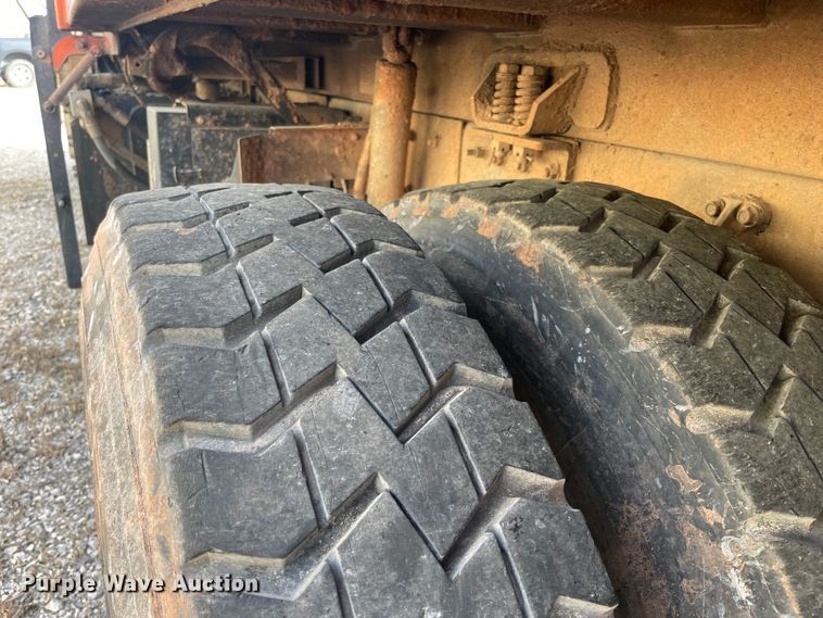 image for item IX9718 2018 Mack LR633  refuse truck