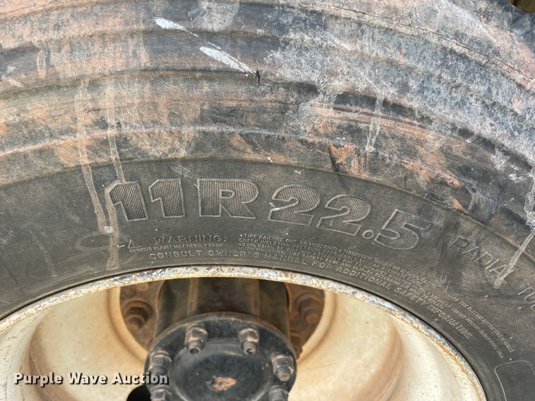 image for item IX9718 2018 Mack LR633  refuse truck