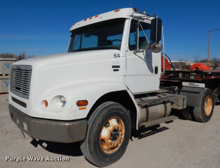 image for item JE9619 2003 Freightliner FL112  semi truck