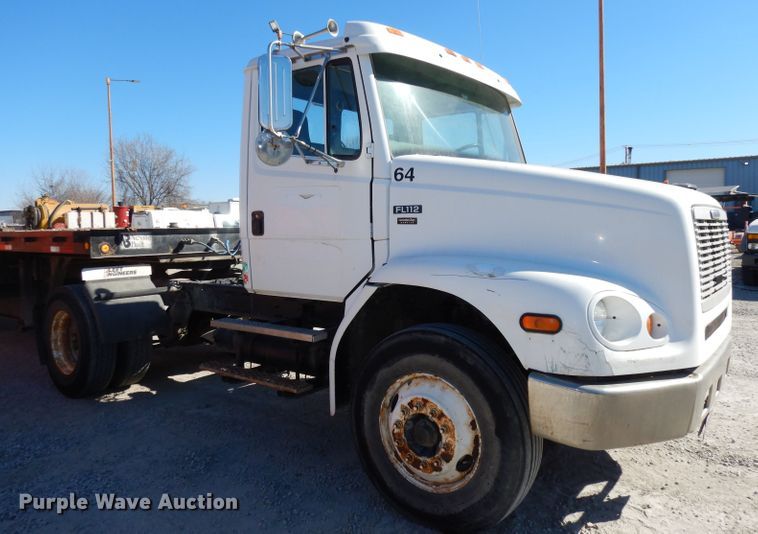 image for item JE9619 2003 Freightliner FL112  semi truck