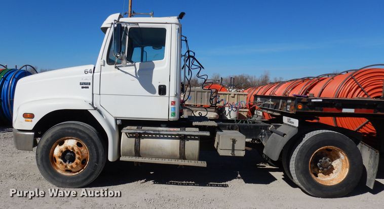 image for item JE9619 2003 Freightliner FL112  semi truck