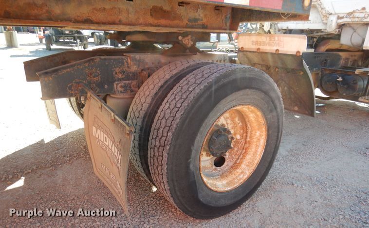 image for item JE9619 2003 Freightliner FL112  semi truck