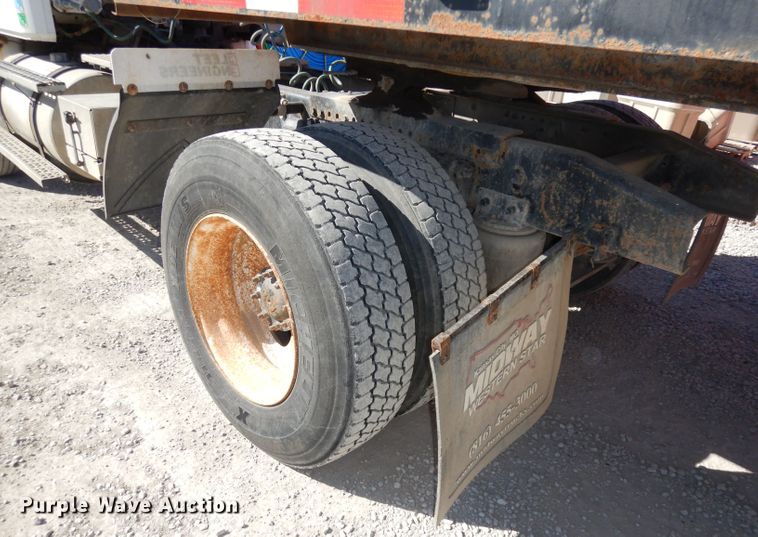 image for item JE9619 2003 Freightliner FL112  semi truck