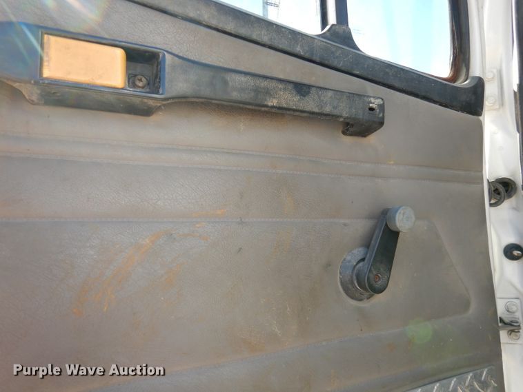 image for item JE9619 2003 Freightliner FL112  semi truck