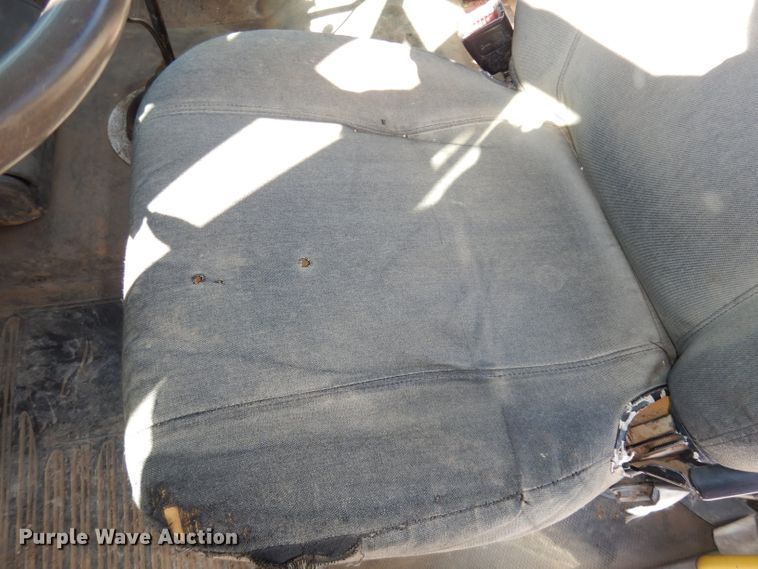 image for item JE9619 2003 Freightliner FL112  semi truck