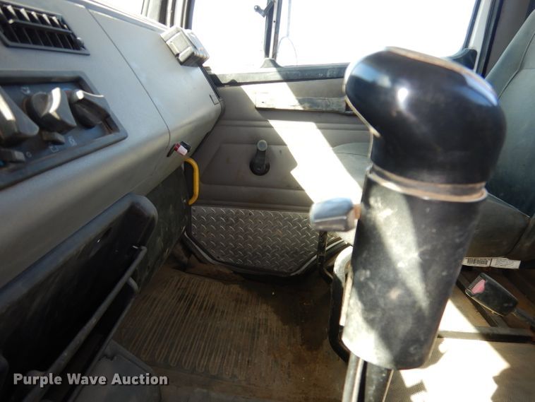 image for item JE9619 2003 Freightliner FL112  semi truck