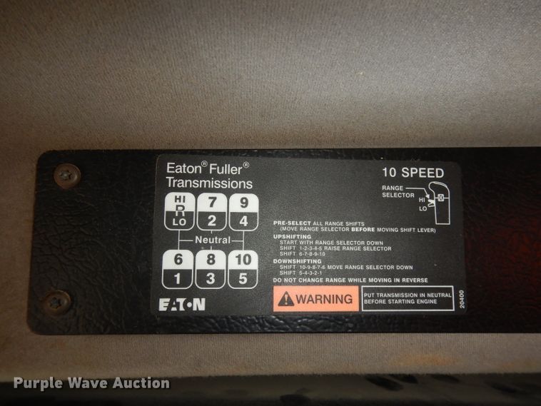 image for item JE9619 2003 Freightliner FL112  semi truck